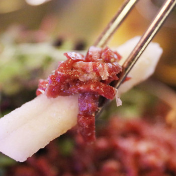 [오마켓] 1++ 투뿔한우 육회 200g (소스포함)