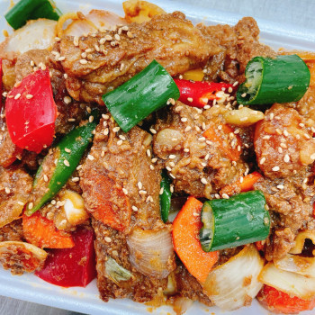 순수한반찬] 한돈양념돼지갈비찜 세트 (한돈양념돼지갈비찜,오징어초무침,모듬전,4종나물,잡채)