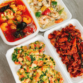 순수한반찬] 이모카세 세트 (크림새우가리비버터구이,오돌뼈볶음,짬뽕탕,맛살전)