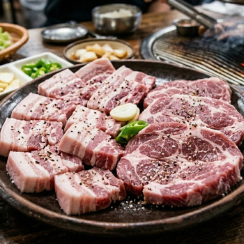 국내산 한돈 1+ 돼지고기 모듬 세트 1kg 외 삼겹살 목살 항정살 가브리살