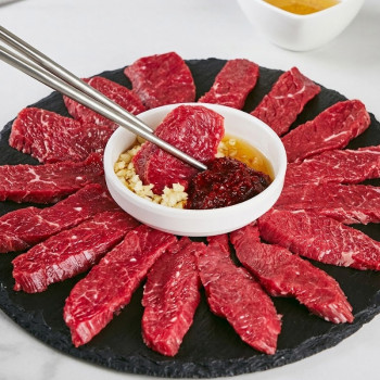 [간편한끼] 당일도축 한우 뭉티기 120g (특제소스증정)